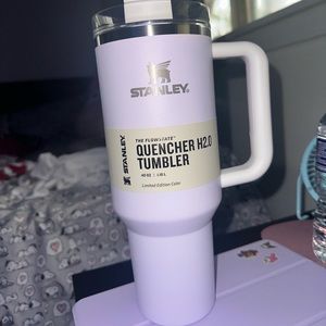 Stanley 40oz Stainless Steel H2.0 FlowState
Quencher Tumbler - Wisteria Color